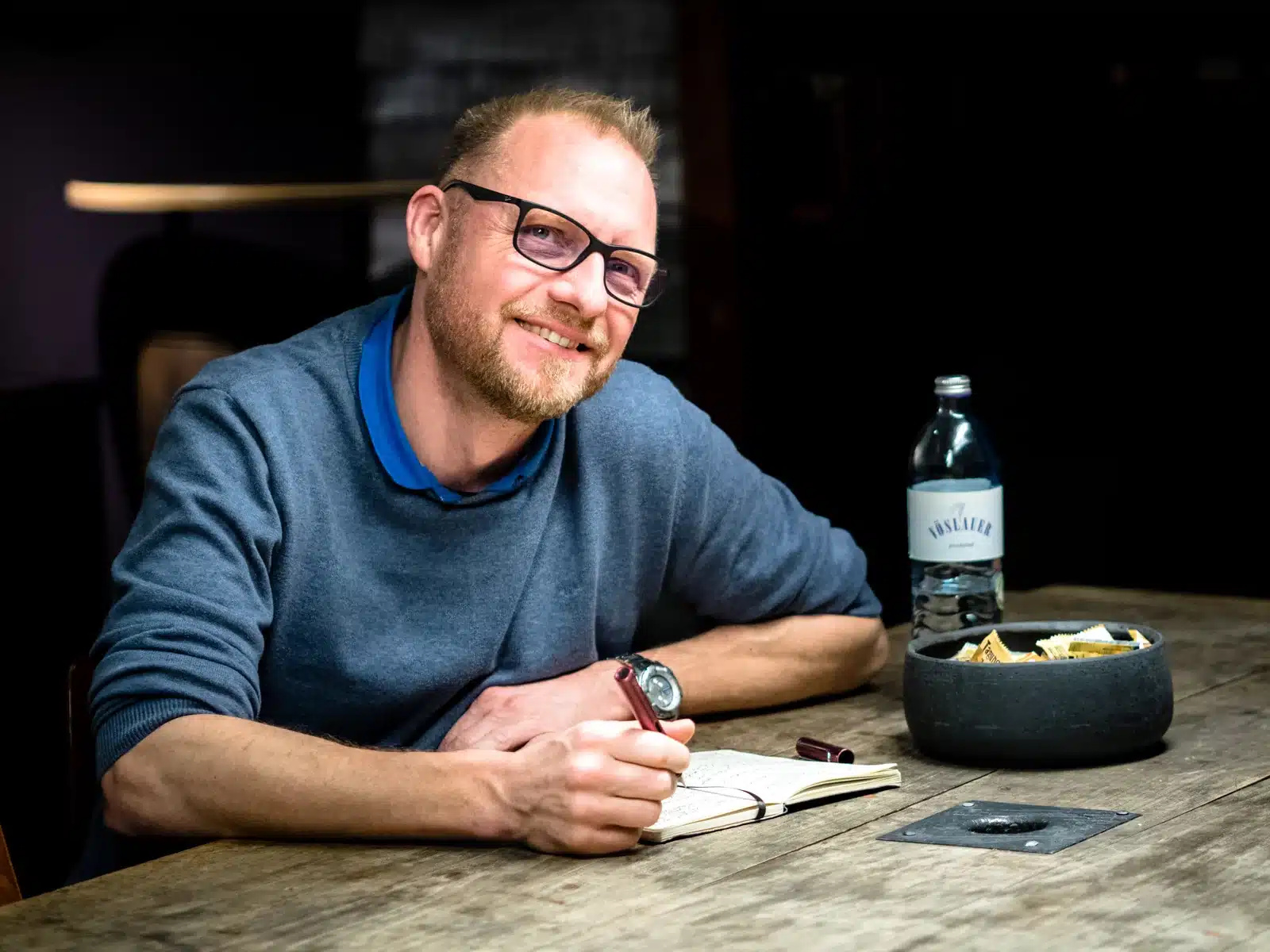Niels Albrecht, Heilpraktiker für Psychotherapie, bei der Reflexion eines Anliegens